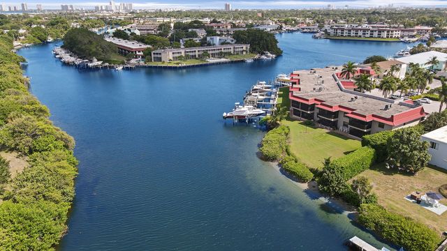 711 Hummingbird Way 201, North Palm Beach, FL 33408