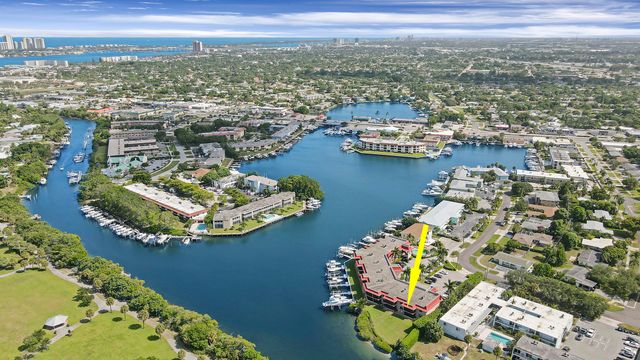 711 Hummingbird Way 201, North Palm Beach, FL 33408
