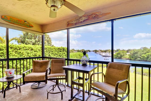 711 Hummingbird Way 201, North Palm Beach, FL 33408