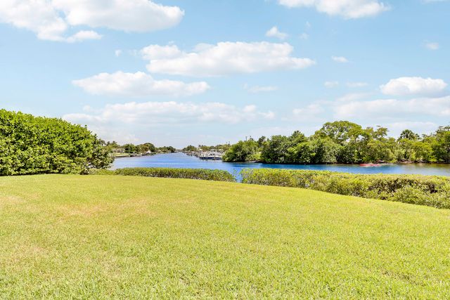 711 Hummingbird Way 201, North Palm Beach, FL 33408