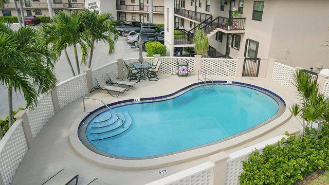 711 Hummingbird Way 201, North Palm Beach, FL 33408