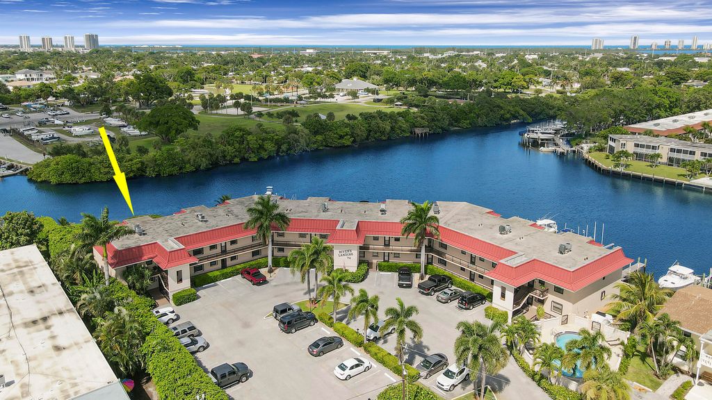 711 Hummingbird Way 201, North Palm Beach, FL 33408