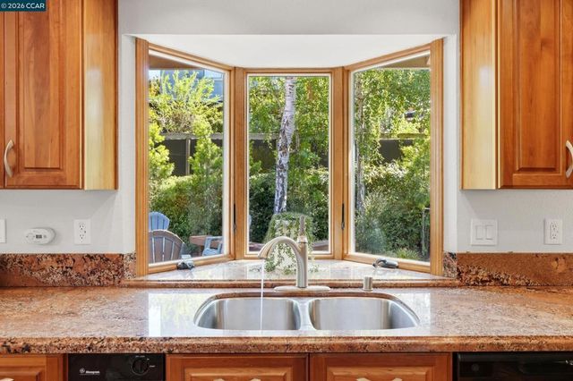 5685 White Mountain Ct, Martinez, CA 94553