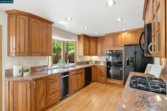 5685 White Mountain Ct, Martinez, CA 94553