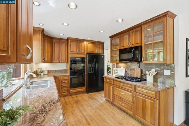 5685 White Mountain Ct, Martinez, CA 94553