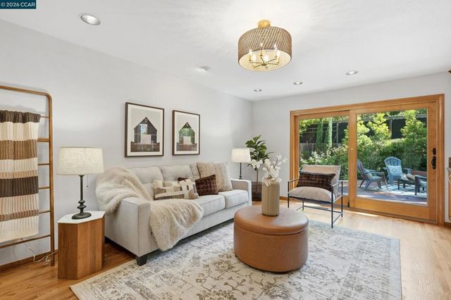 5685 White Mountain Ct, Martinez, CA 94553