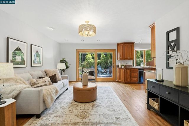 5685 White Mountain Ct, Martinez, CA 94553