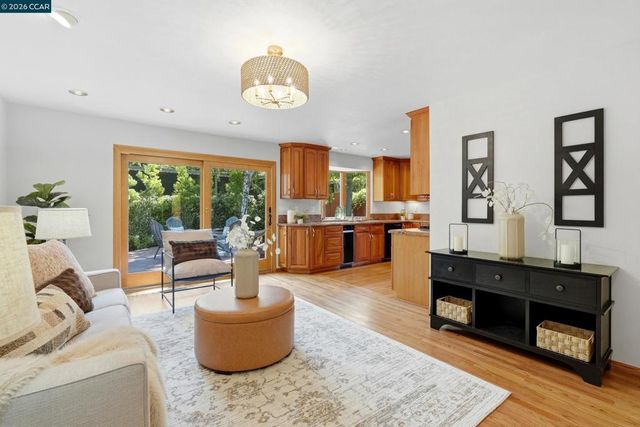 5685 White Mountain Ct, Martinez, CA 94553