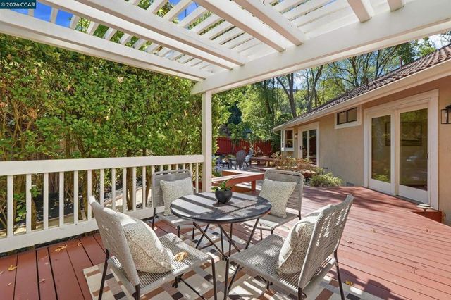 5685 White Mountain Ct, Martinez, CA 94553