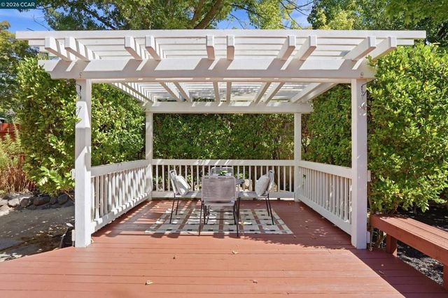 5685 White Mountain Ct, Martinez, CA 94553