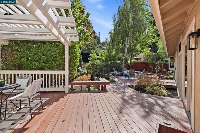 5685 White Mountain Ct, Martinez, CA 94553