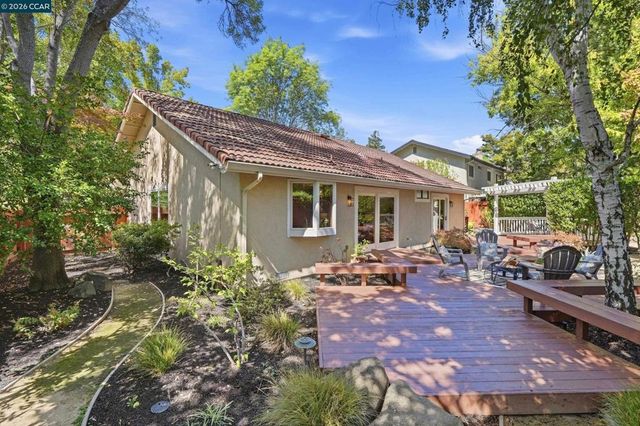 5685 White Mountain Ct, Martinez, CA 94553