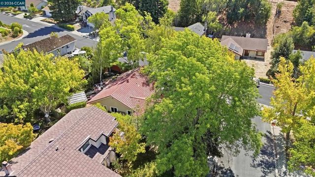 5685 White Mountain Ct, Martinez, CA 94553