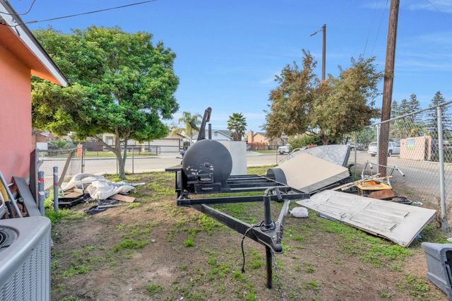 2028 Thompson Avenue, Selma, CA 93662