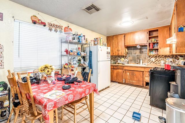 2028 Thompson Avenue, Selma, CA 93662