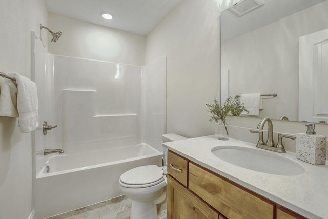 17679 Empire Trail, Lakeville, MN 55044