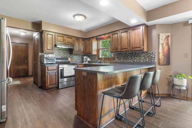 629 Two Rivers DRIVE, Mukwonago, WI 53149