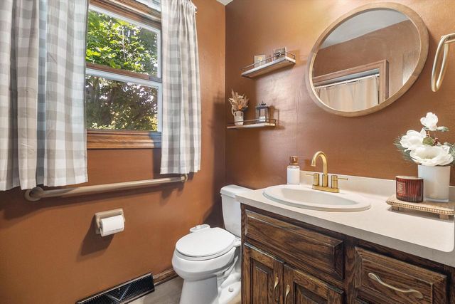 629 Two Rivers DRIVE, Mukwonago, WI 53149