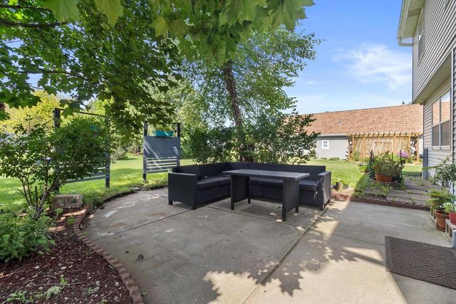 629 Two Rivers DRIVE, Mukwonago, WI 53149