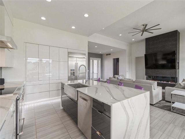 1809 Serenity Circle, Norwalk, IA 50211