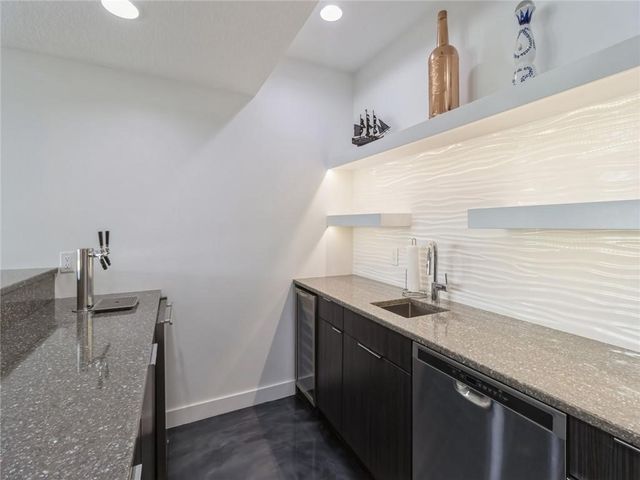 1809 Serenity Circle, Norwalk, IA 50211