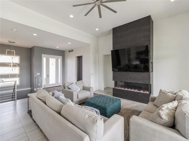 1809 Serenity Circle, Norwalk, IA 50211