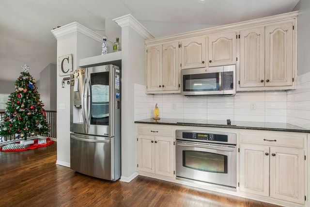 705 S Spruce Circle, Gardner, KS 66030