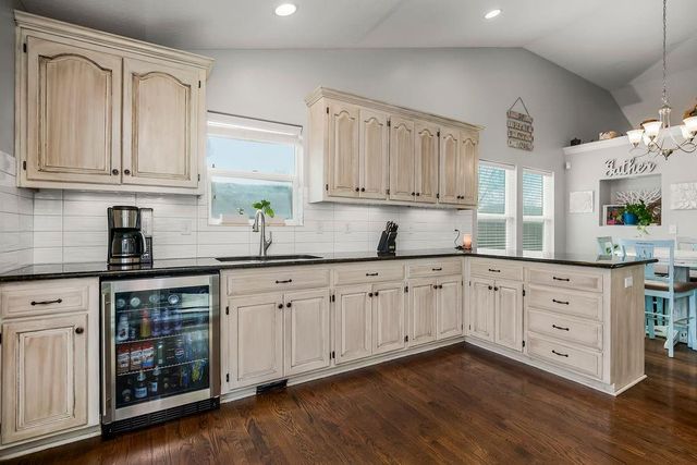 705 S Spruce Circle, Gardner, KS 66030