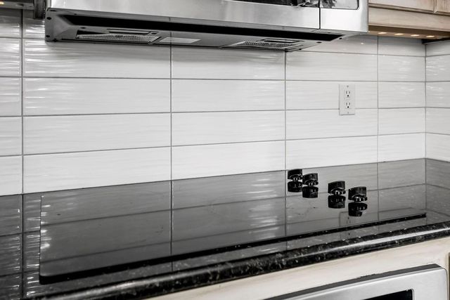 705 S Spruce Circle, Gardner, KS 66030