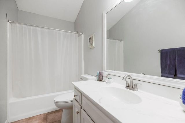 705 S Spruce Circle, Gardner, KS 66030