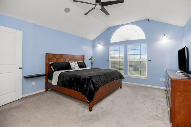 705 S Spruce Circle, Gardner, KS 66030