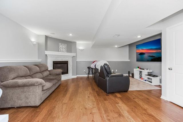 705 S Spruce Circle, Gardner, KS 66030