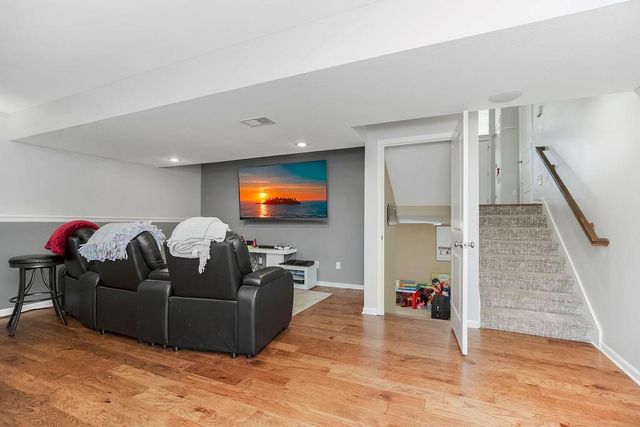 705 S Spruce Circle, Gardner, KS 66030