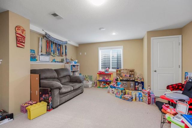 705 S Spruce Circle, Gardner, KS 66030