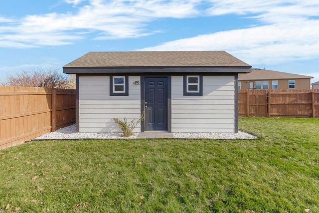 705 S Spruce Circle, Gardner, KS 66030