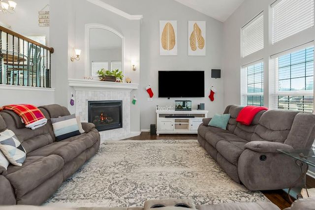 705 S Spruce Circle, Gardner, KS 66030