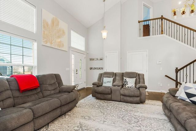 705 S Spruce Circle, Gardner, KS 66030