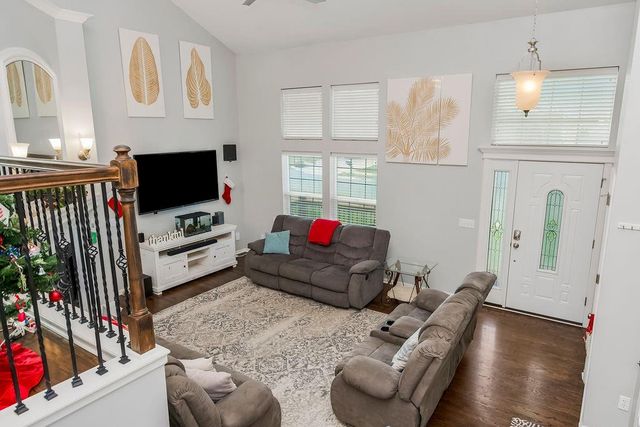 705 S Spruce Circle, Gardner, KS 66030