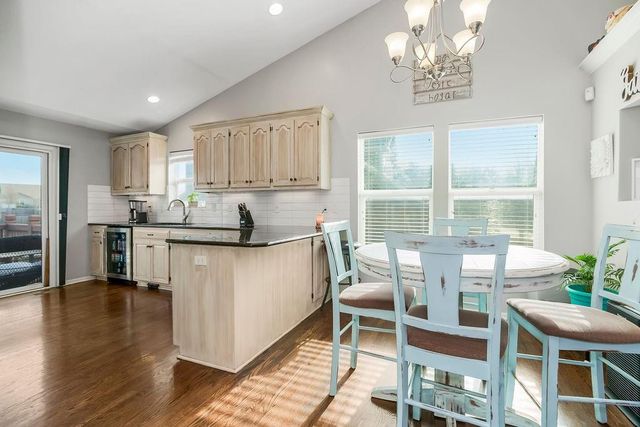 705 S Spruce Circle, Gardner, KS 66030