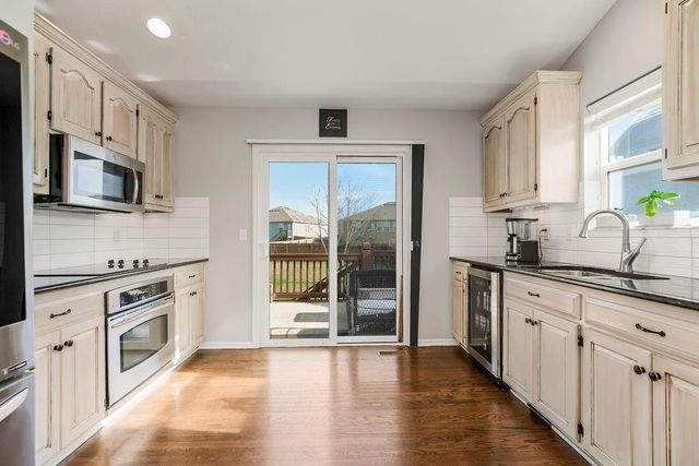 705 S Spruce Circle, Gardner, KS 66030