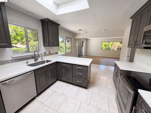 612 Tahos Rd, Orinda, CA 94563