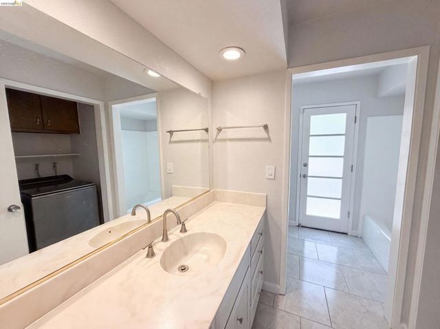 612 Tahos Rd, Orinda, CA 94563
