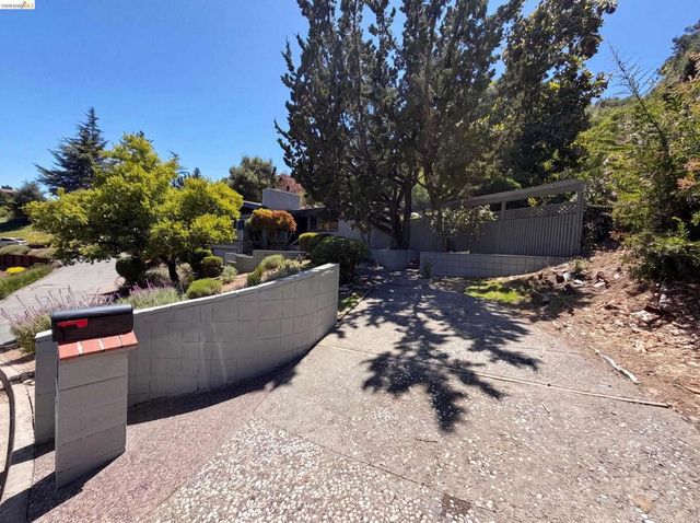 612 Tahos Rd, Orinda, CA 94563