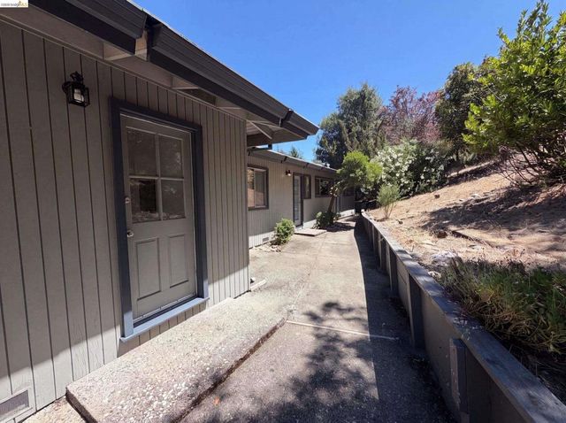 612 Tahos Rd, Orinda, CA 94563