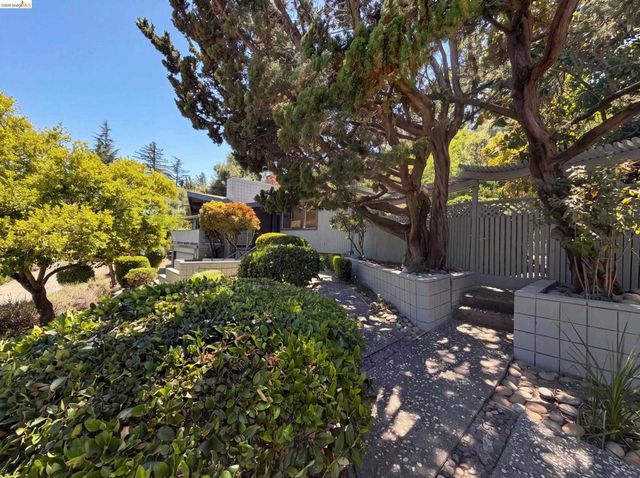 612 Tahos Rd, Orinda, CA 94563