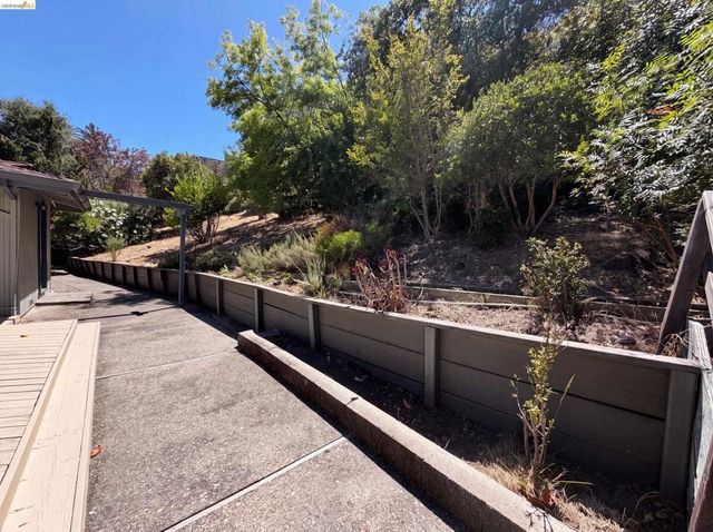 612 Tahos Rd, Orinda, CA 94563