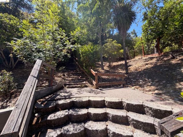 612 Tahos Rd, Orinda, CA 94563