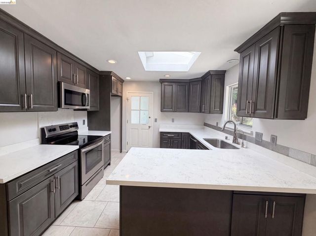 612 Tahos Rd, Orinda, CA 94563