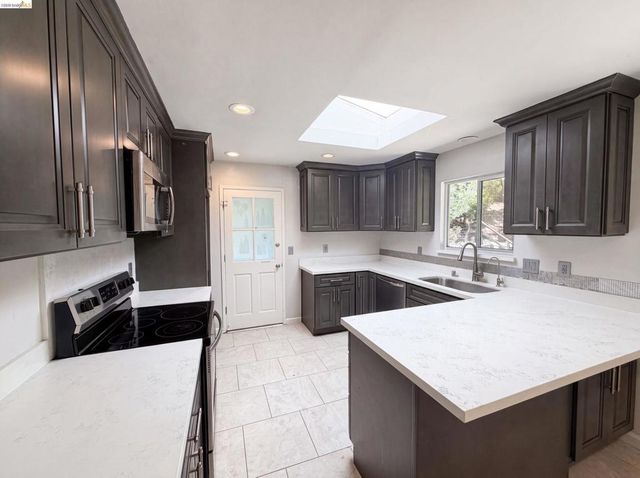 612 Tahos Rd, Orinda, CA 94563