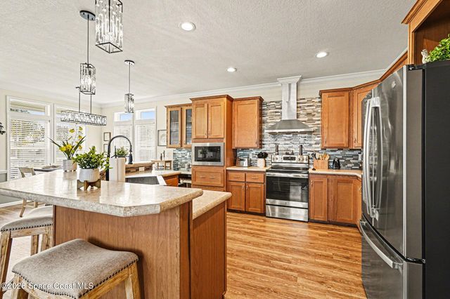 1067 Wren Circle, Barefoot Bay, FL 32976